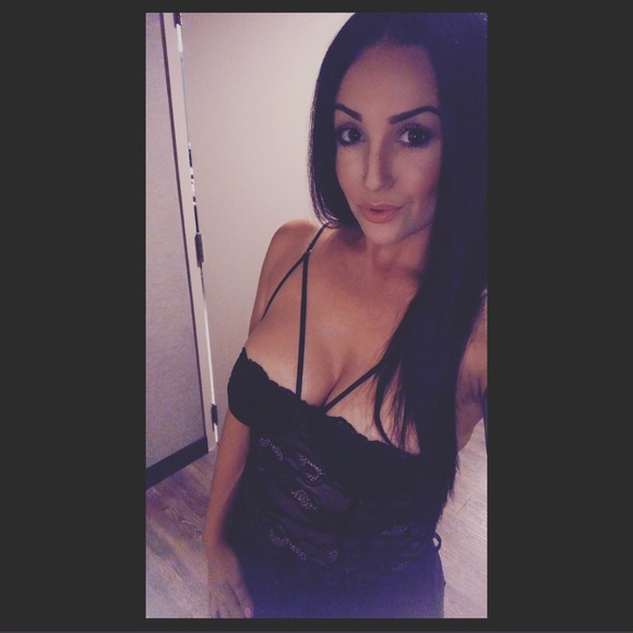 Meet your Posher, Kim - Picture 2 of 2